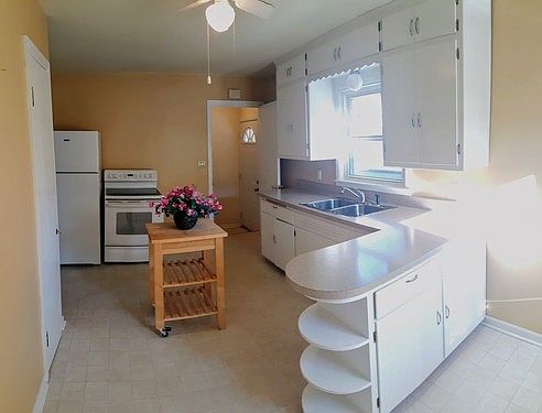 4th image of 11223 W Wisconsin Ave
