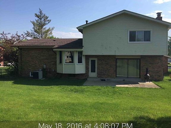 2nd image of 2943 Bonnie Brae Cres