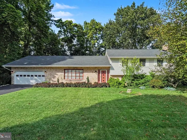 819 Meadow Ln, Camp Hill, PA 17011