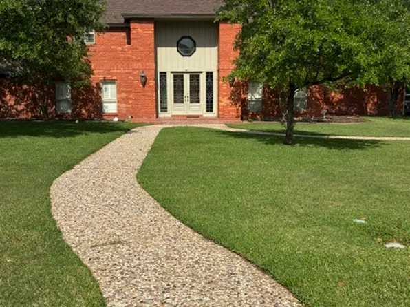 2419 E Briargate Dr, Bryan, TX 77802