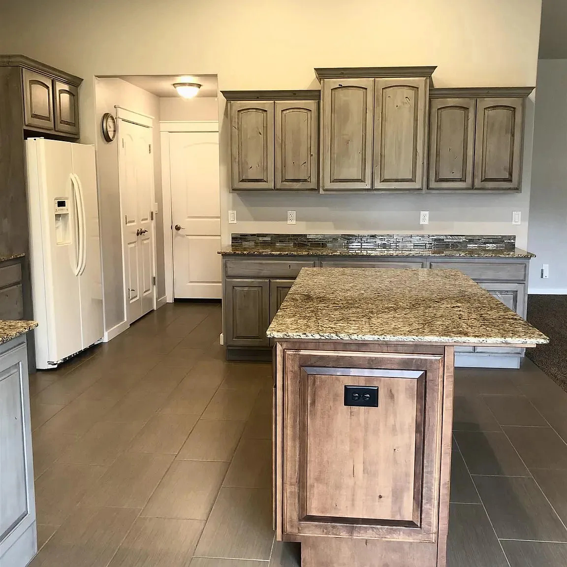 $2100 | 3 bedroom 2 bathroom House w/ Garage | Twin Falls, ID 83301 — Photo 4