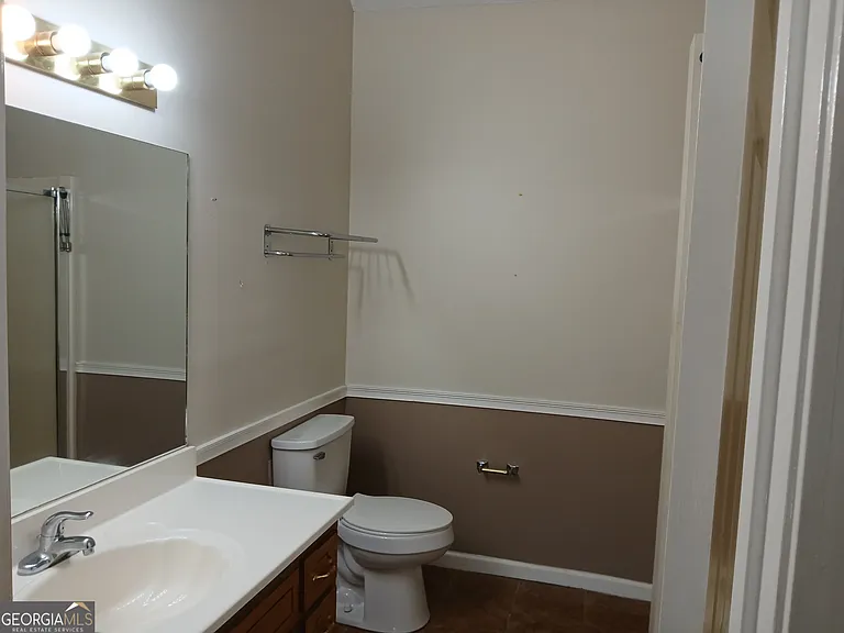 817 Ashton Pl — Photo 9