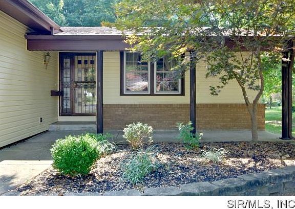 3rd image of 72 S Meadow Ln