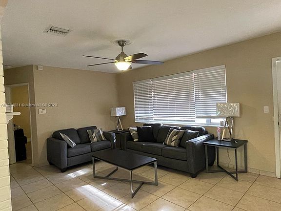 4th image of 2613 Arcadia Dr