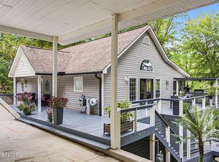 773 Yoakum Hollow Rd, Jacksboro, TN 37757
