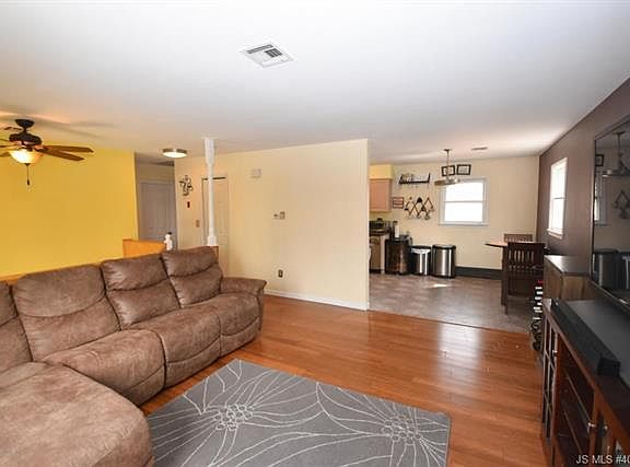 5th image of 1471 Brentwood Ave