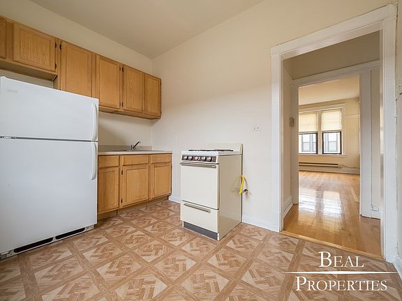 4th image of 727 W Barry Ave #A1