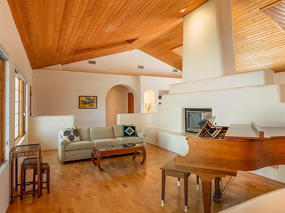 5th image of 2504 Griegos Pl NW