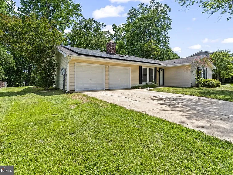 2060 Red Spruce Ct — Photo 3