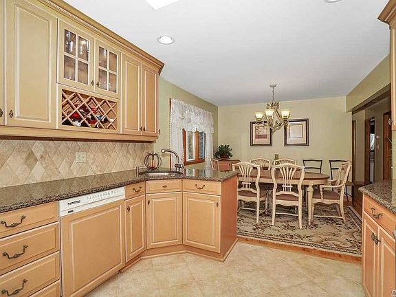 5th image of 27 Terrace Dr