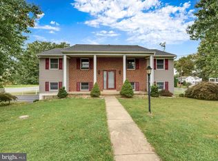 230 E Lancaster Ave, Denver, PA 17517