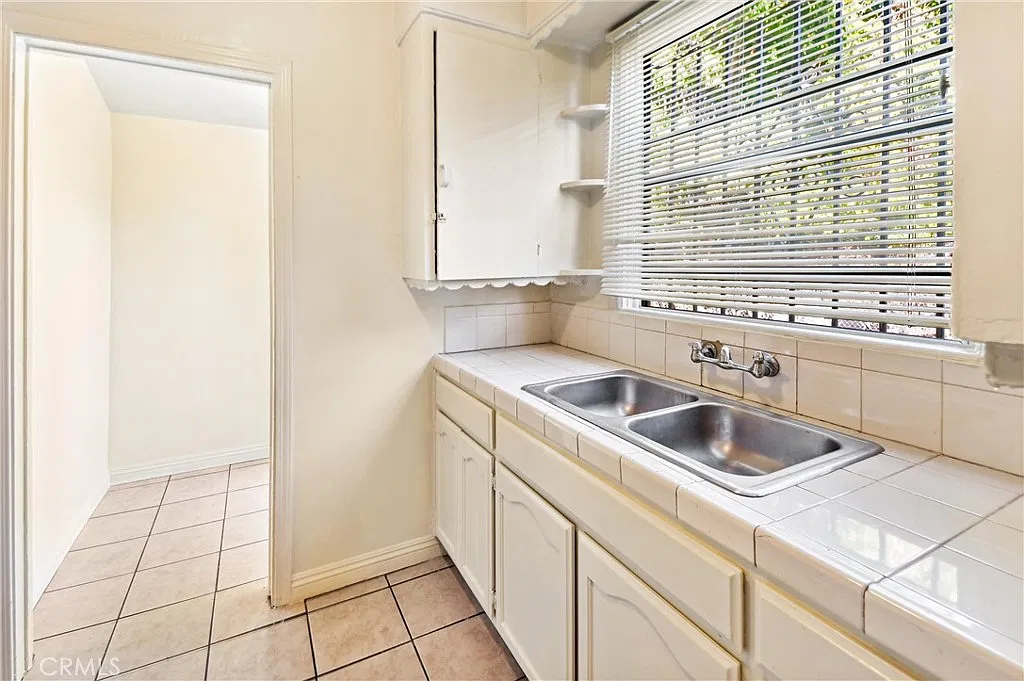 1 bed, 572 sqft, $1,799 — Photo 2