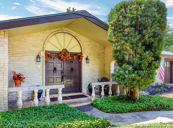 2nd image of 4134 Clear Spring Dr