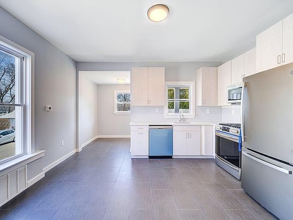 5th image of 30 N Liberty Dr #210