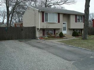 11 Elmore St, Warwick, RI 02886