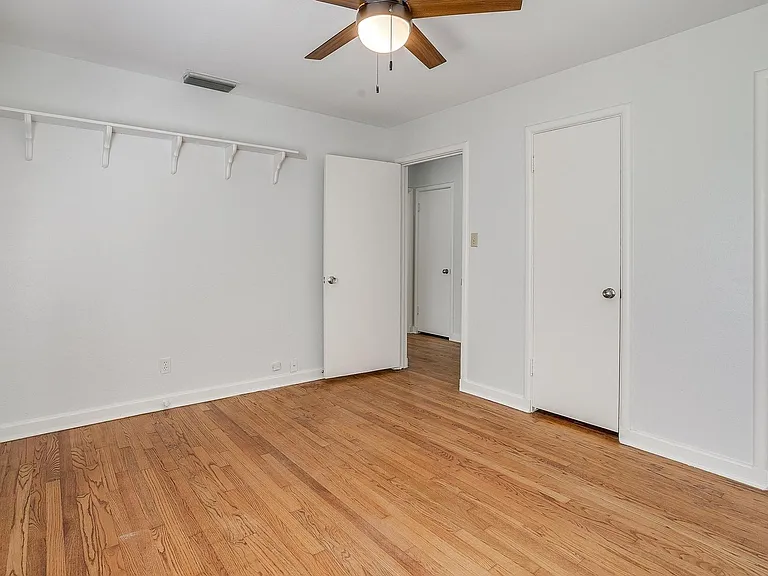 3557 Suffolk Dr — Photo 13