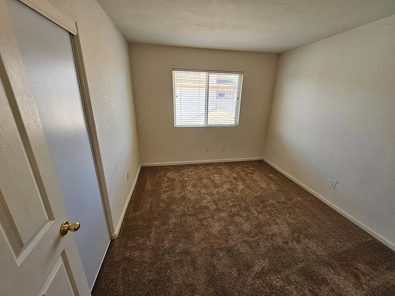 624 Aiello St — Photo 34