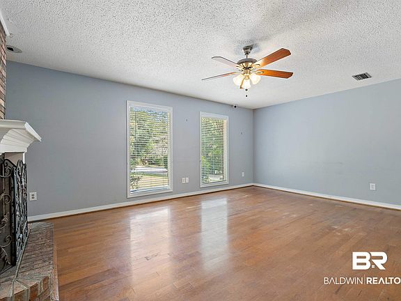 5th image of 106 River Oaks Cir
