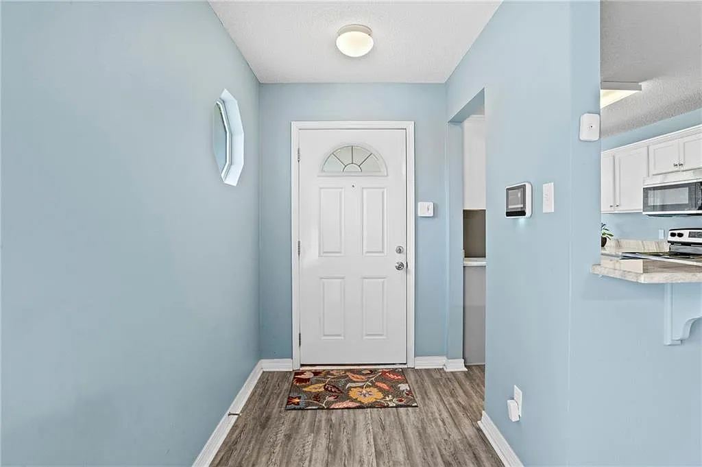 3 bed, 2.0 bath, 1383 sqft, $1,995 — Photo 4