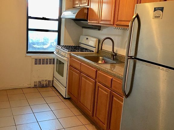 4th image of 14407 Sanford Ave APT 3F
