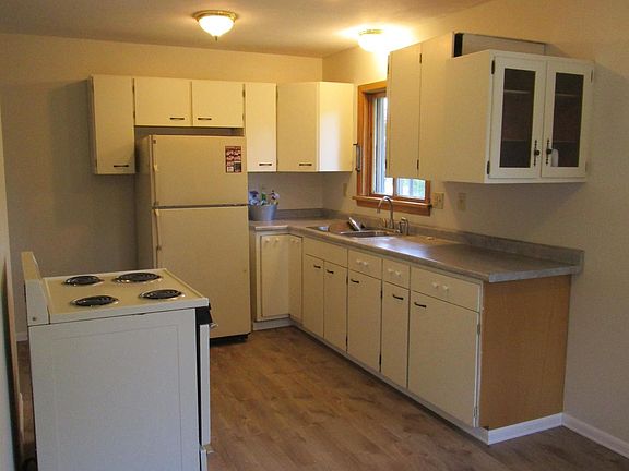 Kitchen and dining area.