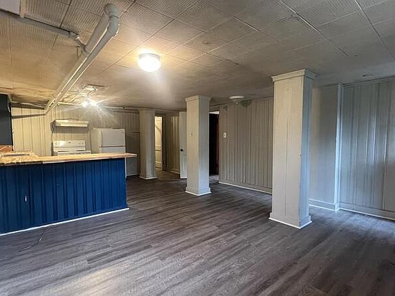 2nd image of 2210 Park Pl #B