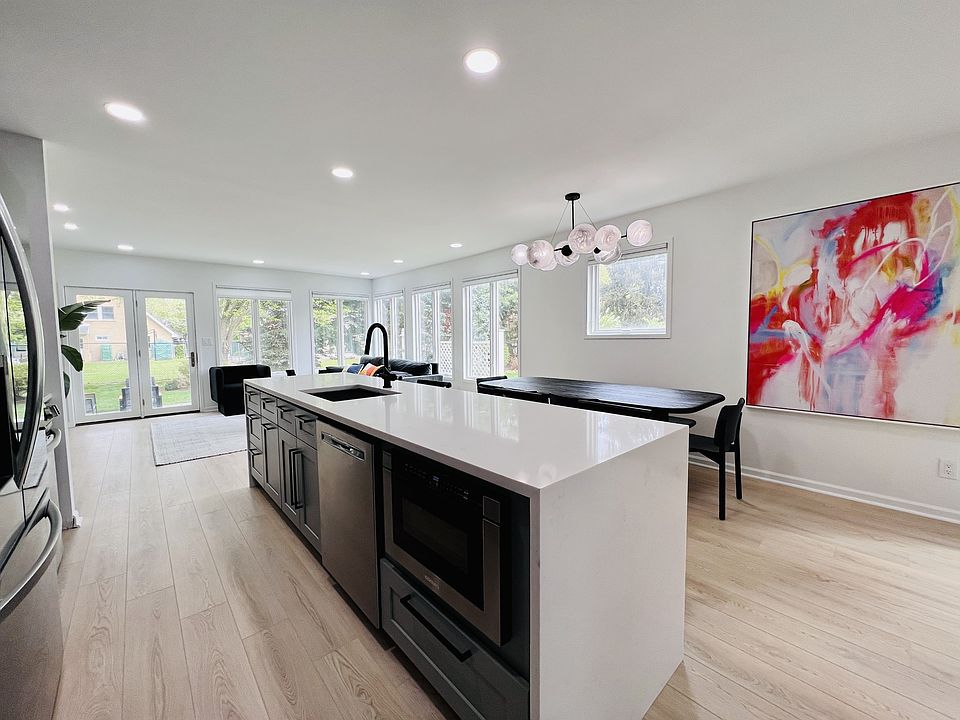 1st image of 323 Gross St