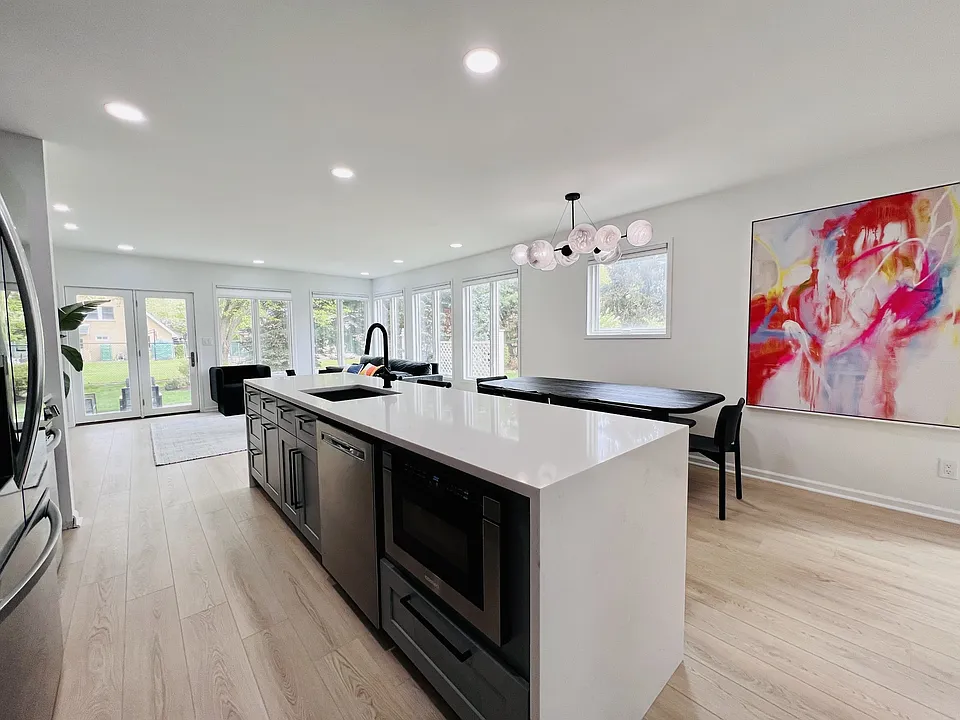 323 Gross St
