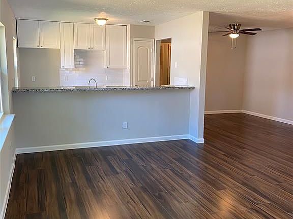 4th image of 10010 Valley Lake Dr