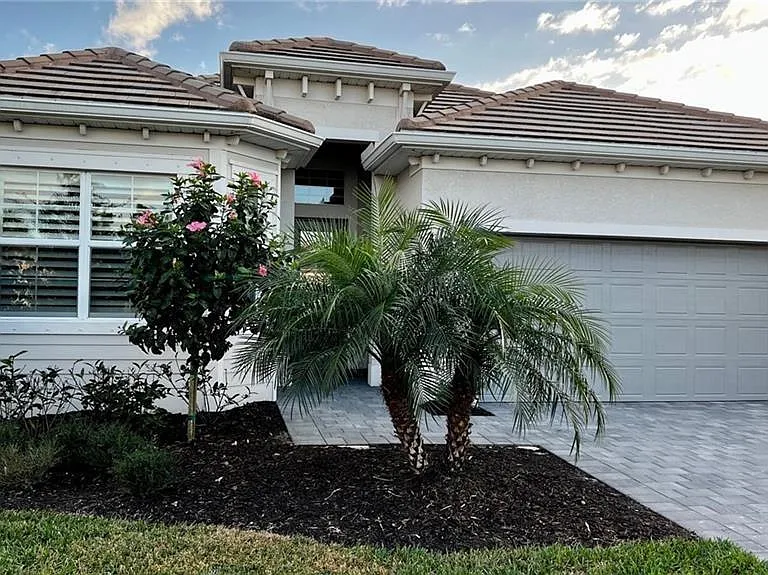 5985 Berwick Ln — Photo 1