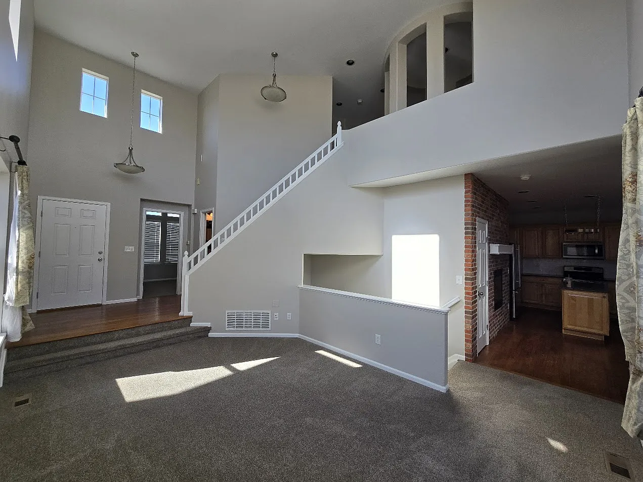3 bed, 2.5 bath, 1725 sqft, $3,200 — Photo 3