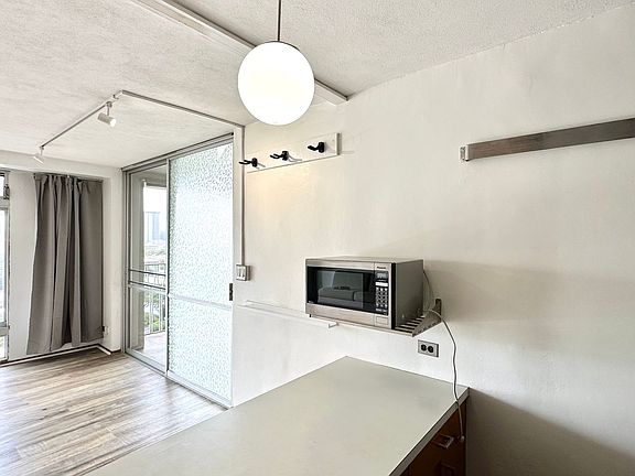 2nd image of 1511 Nuuanu Ave #1027