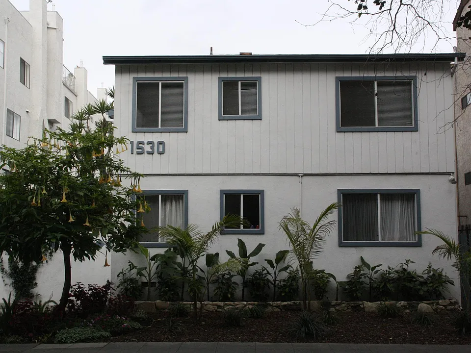 1530 Granville Ave #7
