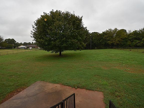 4th image of 352 Knollwood Dr