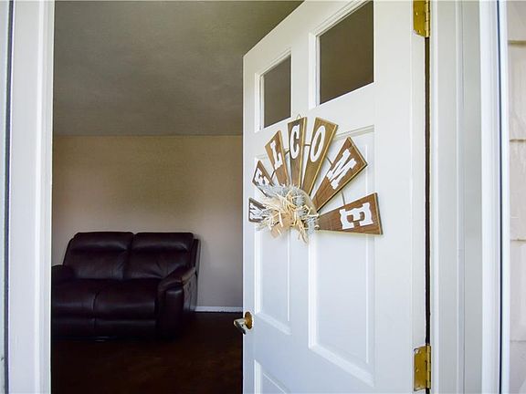4th image of 10 Charlotte Dr