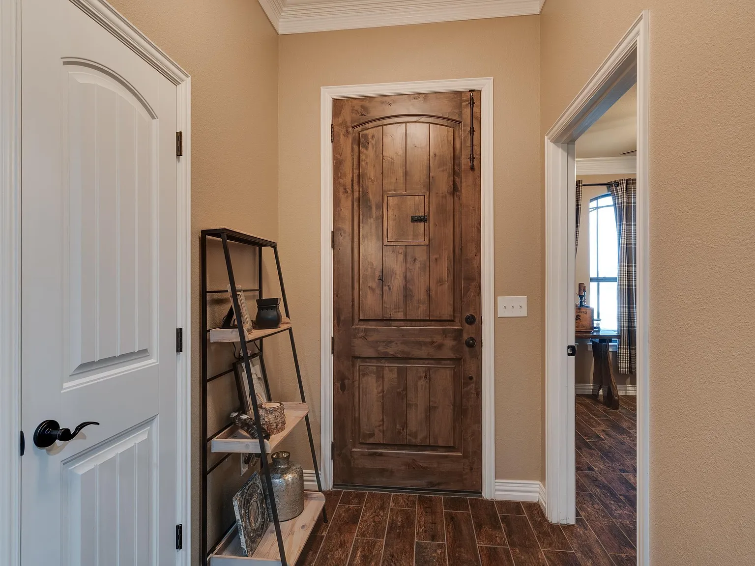 4 bed, 2.0 bath, 2033 sqft, $3,500 — Photo 3