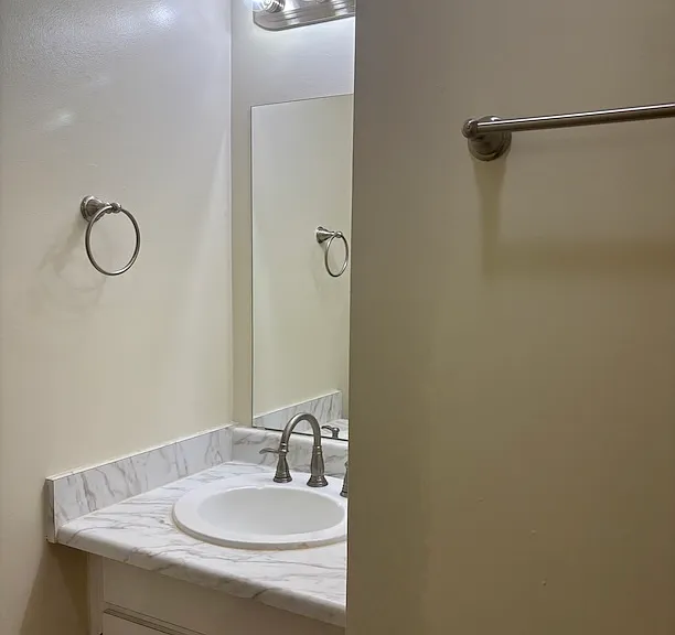 2622 Carondelet St #2622 — Photo 10