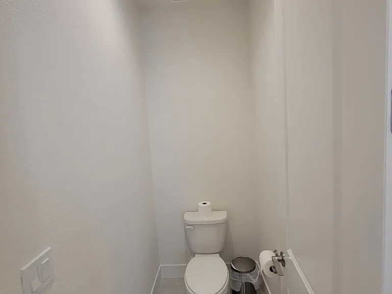 17479 Bushwick Ln — Photo 32