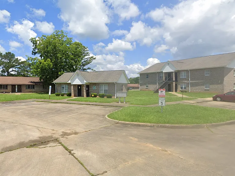 Hillcrest Estates — Photo 1