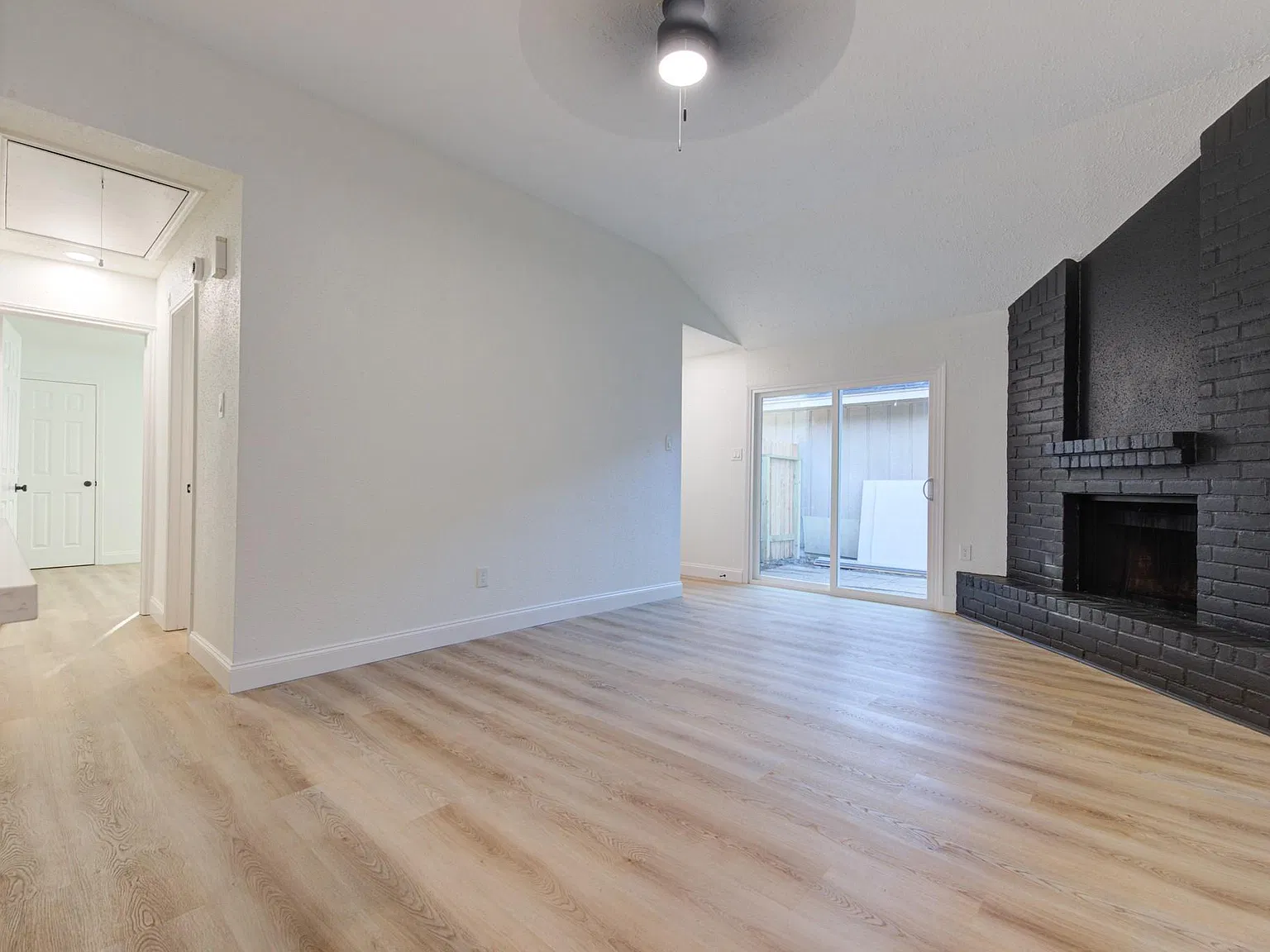 3 bed, 2.0 bath, 1064 sqft, $1,750 — Photo 4