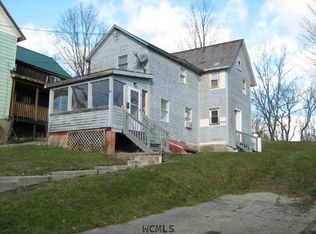 33 Queen St, Whitehall, NY 12887