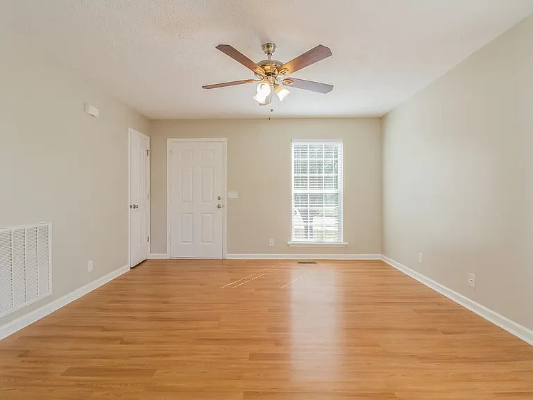 7835 Rainey Dr — Photo 2