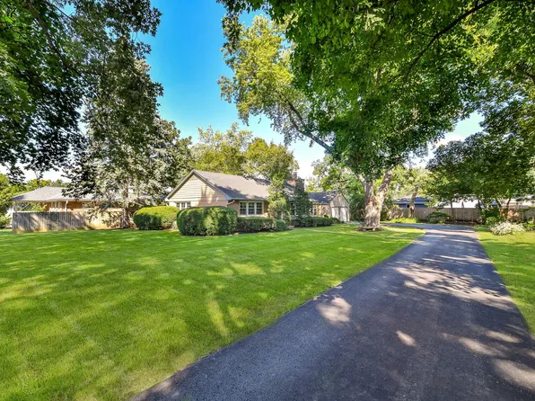 611 Polo Dr, Wheaton, IL 60187