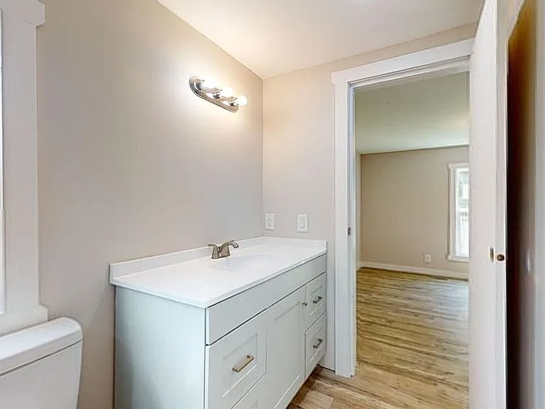 308 Queens Rd — Photo 28