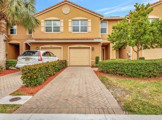5830 Monterra Club Dr, Lake Worth, FL 33463