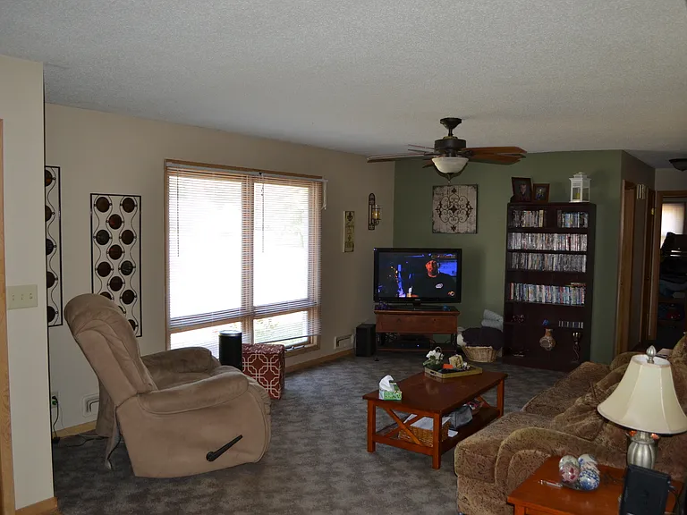 322 Webster St — Photo 6