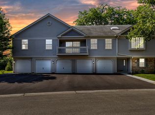 1214 Ballantrae Pl APT E, Mundelein, IL 60060