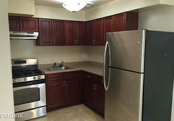 4th image of 601 Park Ln