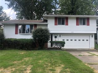 25099 Doe Dr, North Olmsted, OH 44070
