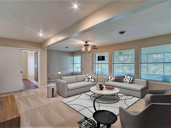 4th image of 814 Forest Oaks Ln